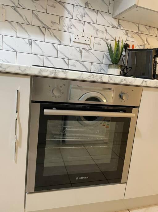 Modern 1 Bed Apartment In The City Centre Of Derby Ngoại thất bức ảnh